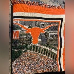 Texas Longhorns Woven Stadium blanket - 6’ X 5’